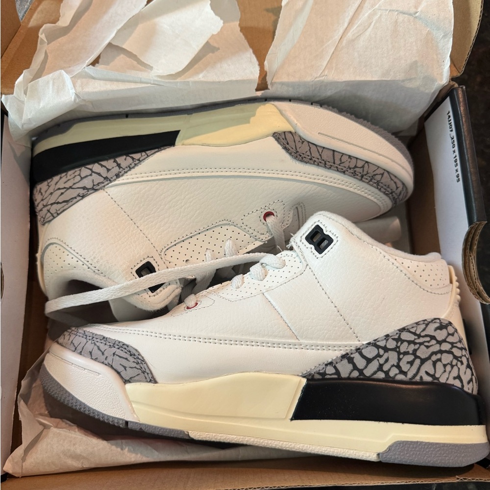 Kids Jordan’s NEW size 2.5 BIG KID